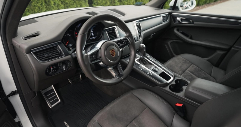 Porsche Macan cena 161990 przebieg: 111600, rok produkcji 2017 z Radków małe 742